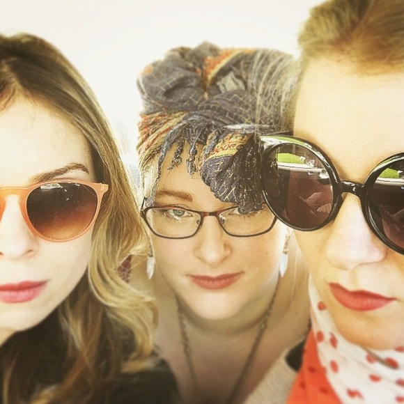 Meet your Posher, MLiz - Picture 3 of 5